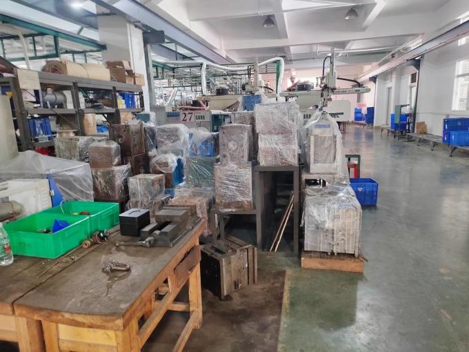 Plastic Appliance Injection Molding Machine Operator Plastic Enclosures